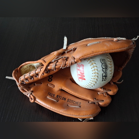 Baseball Glove - Picture 2 of 3